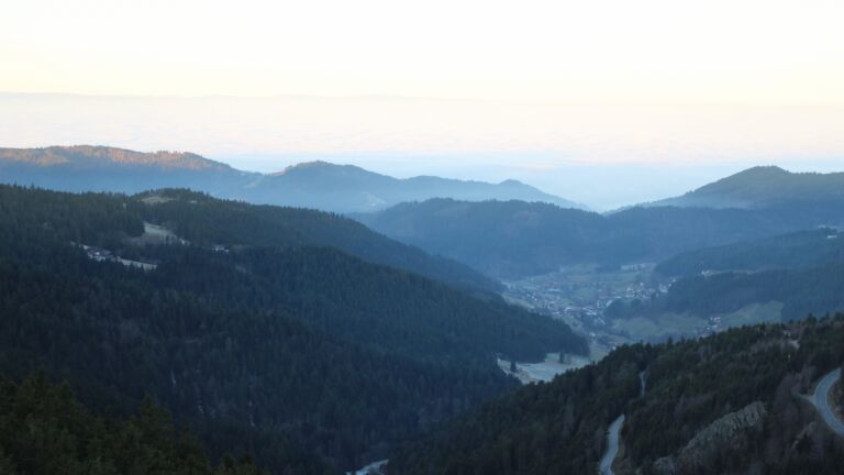 Dieses Bild zeigt eine Webcam-Aufnahme vom Achertal, aufgenommen am Montag, den 29.12.2025 um 08:40 Uhr. Die Temperatur betrug 2.1°C.