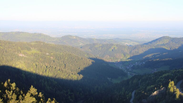 Dieses Bild zeigt eine Webcam-Aufnahme vom Achertal, aufgenommen am Samstag, den 25.04.2026 um 07:20 Uhr. Die Temperatur betrug 13.9°C.