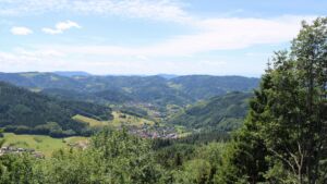 Dieses Bild zeigt eine Webcam-Aufnahme vom Achertal, aufgenommen am Samstag, den 13.06.2026 um 13:50 Uhr. Die Temperatur betrug 22.3°C.