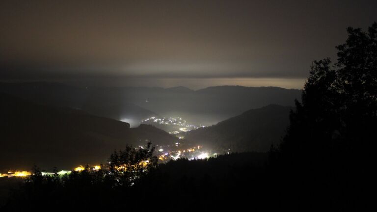 Dieses Bild zeigt eine Webcam-Aufnahme vom Achertal, aufgenommen am Mittwoch, den 21.10.2026 um 01:00 Uhr. Die Temperatur betrug 9.3°C.