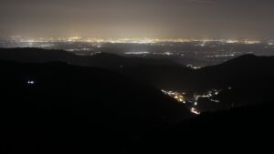 Dieses Bild zeigt eine Webcam-Aufnahme vom Achertal, aufgenommen am Montag, den 09.03.2026 um 21:30 Uhr. Die Temperatur betrug 8.9°C.