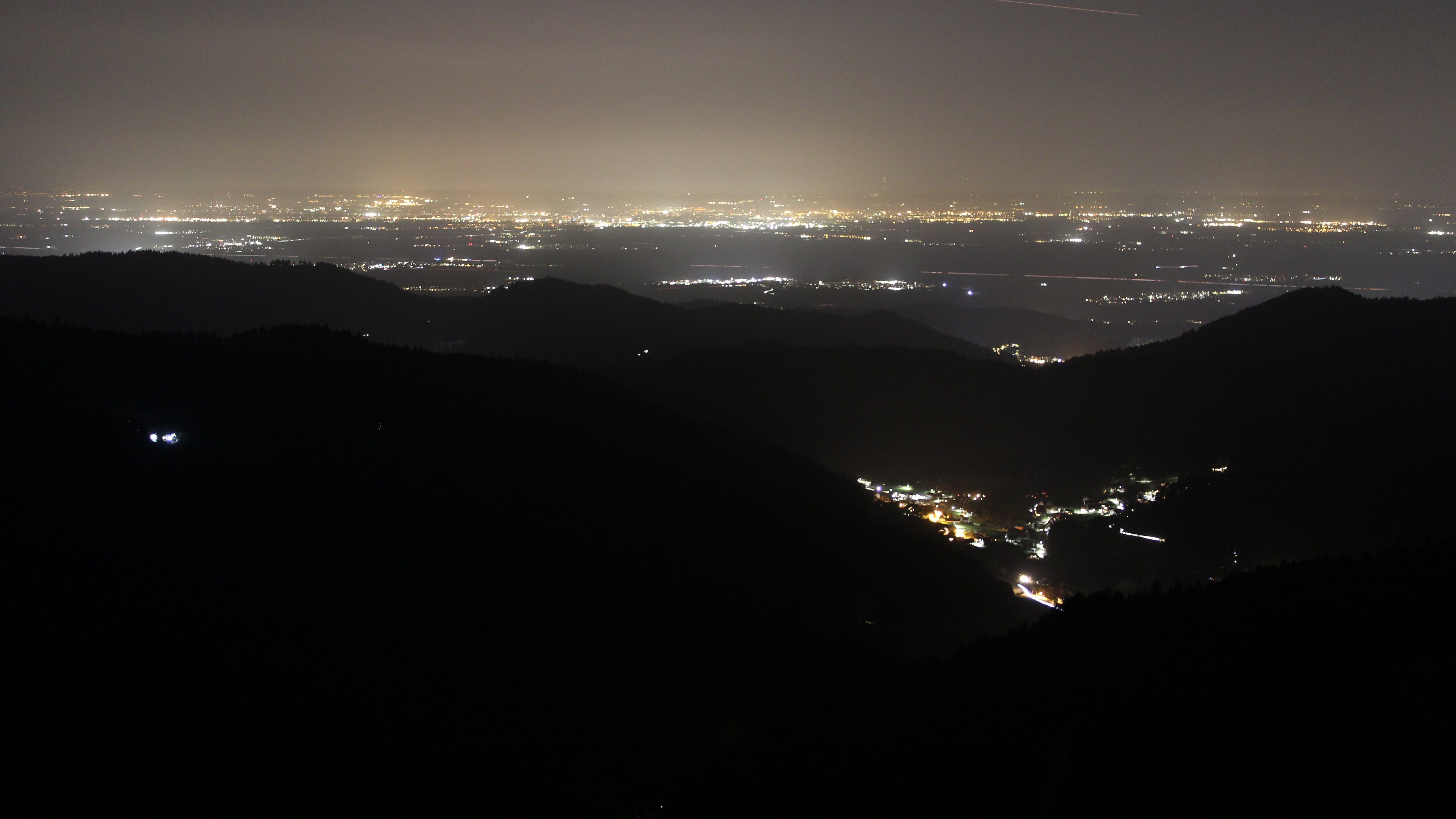 Dieses Bild zeigt eine Webcam-Aufnahme vom Achertal, aufgenommen am Montag, den 09.03.2026 um 21:30 Uhr. Die Temperatur betrug 8.9°C.