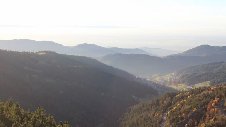 Dieses Bild zeigt eine Webcam-Aufnahme vom Achertal, aufgenommen am Mittwoch, den 05.11.2025 um 16:10 Uhr. Die Temperatur betrug 12.2°C.