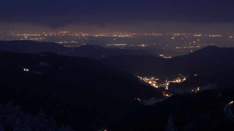 Dieses Bild zeigt eine Webcam-Aufnahme vom Achertal, aufgenommen am Mittwoch, den 24.12.2025 um 17:30 Uhr. Die Temperatur betrug -5.8°C.