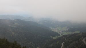 Dieses Bild zeigt eine Webcam-Aufnahme vom Achertal, aufgenommen am Dienstag, den 22.04.2025 um 07:00 Uhr. Die Temperatur betrug 5.4°C.