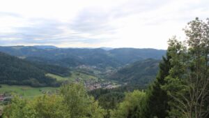 Dieses Bild zeigt eine Webcam-Aufnahme vom Achertal, aufgenommen am Freitag, den 18.09.2026 um 17:10 Uhr. Die Temperatur betrug 15°C.