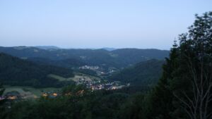 Dieses Bild zeigt eine Webcam-Aufnahme vom Achertal, aufgenommen am Donnerstag, den 28.05.2026 um 04:50 Uhr. Die Temperatur betrug 17.1°C.