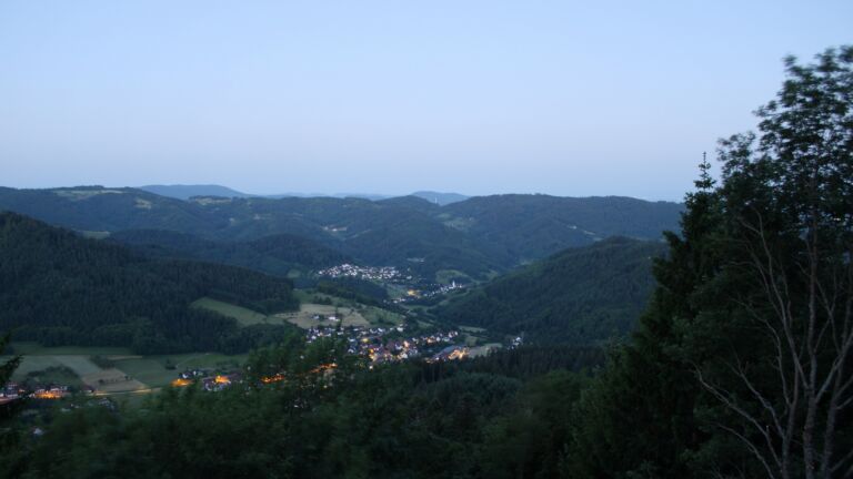 Dieses Bild zeigt eine Webcam-Aufnahme vom Achertal, aufgenommen am Donnerstag, den 28.05.2026 um 04:50 Uhr. Die Temperatur betrug 17.1°C.