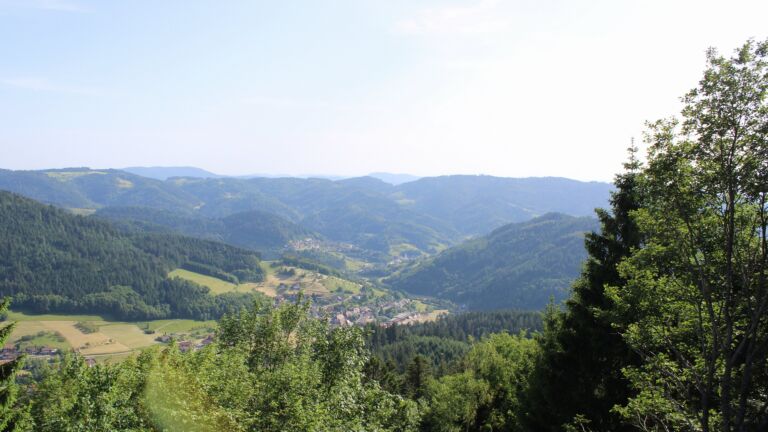 Dieses Bild zeigt eine Webcam-Aufnahme vom Achertal, aufgenommen am Samstag, den 30.05.2026 um 17:50 Uhr. Die Temperatur betrug 32.1°C.