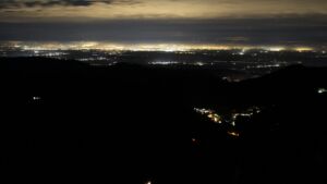 Dieses Bild zeigt eine Webcam-Aufnahme vom Achertal, aufgenommen am Sonntag, den 30.11.2025 um 02:30 Uhr. Die Temperatur betrug 6.5°C.