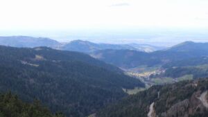 Dieses Bild zeigt eine Webcam-Aufnahme vom Achertal, aufgenommen am Sonntag, den 01.03.2026 um 14:30 Uhr. Die Temperatur betrug 6.1°C.