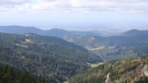 Dieses Bild zeigt eine Webcam-Aufnahme vom Achertal, aufgenommen am Donnerstag, den 12.03.2026 um 13:00 Uhr. Die Temperatur betrug 5°C.