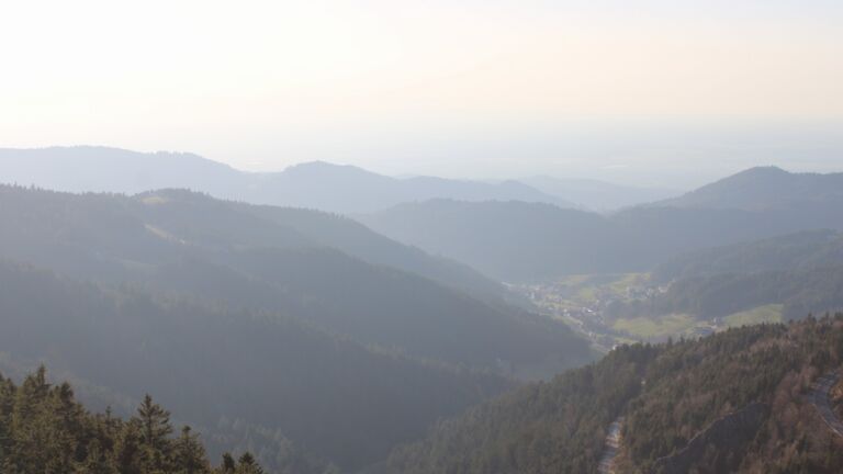 Dieses Bild zeigt eine Webcam-Aufnahme vom Achertal, aufgenommen am Donnerstag, den 26.02.2026 um 16:50 Uhr. Die Temperatur betrug 11.7°C.