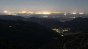 Dieses Bild zeigt eine Webcam-Aufnahme vom Achertal, aufgenommen am Donnerstag, den 30.04.2026 um 02:00 Uhr. Die Temperatur betrug 5.1°C.