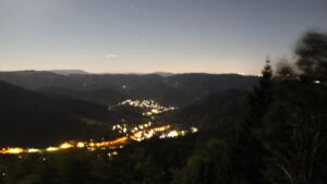 Dieses Bild zeigt eine Webcam-Aufnahme vom Achertal, aufgenommen am Dienstag, den 22.09.2026 um 23:00 Uhr. Die Temperatur betrug 12.1°C.