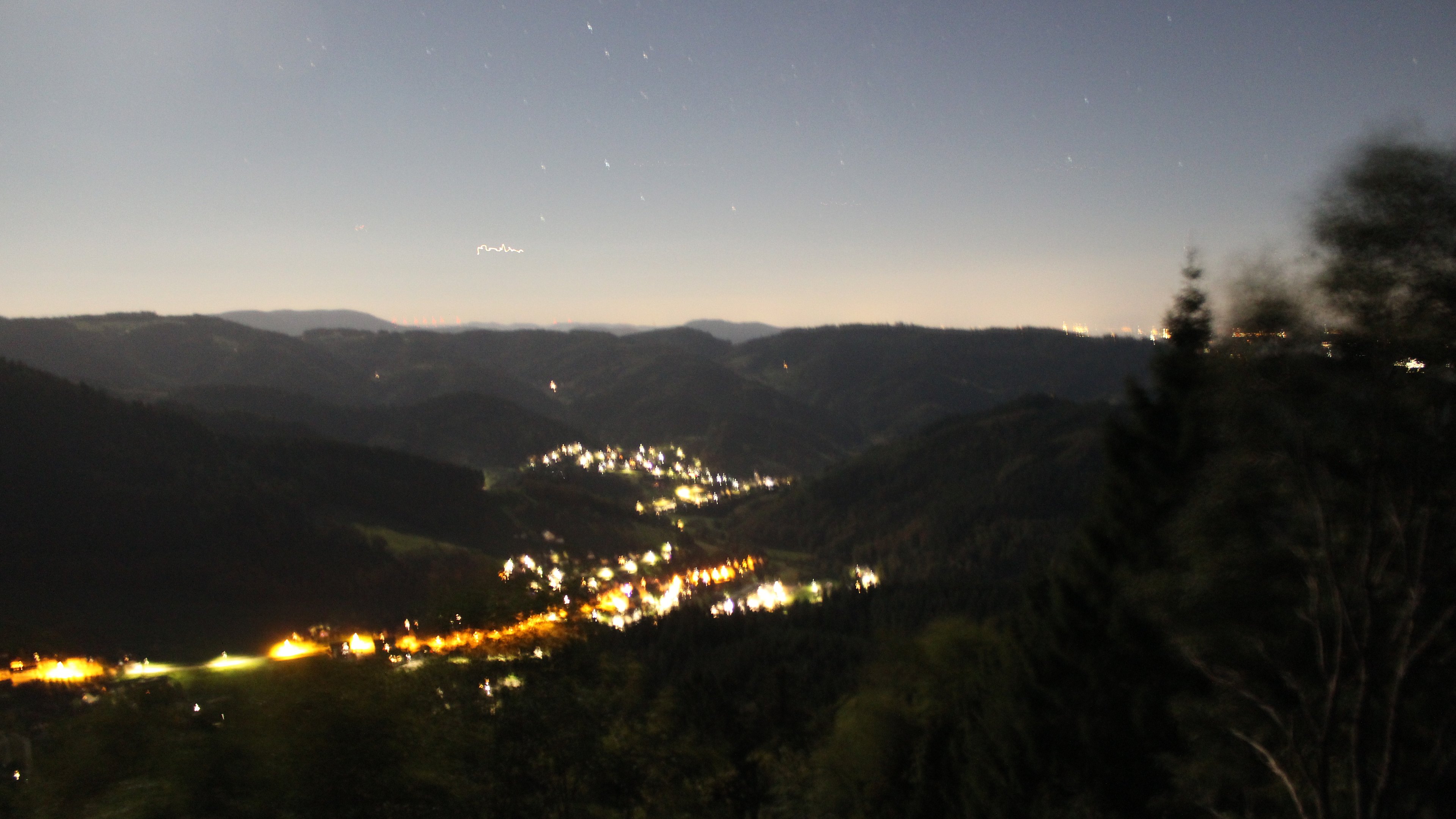 Dieses Bild zeigt eine Webcam-Aufnahme vom Achertal, aufgenommen am Dienstag, den 22.09.2026 um 23:00 Uhr. Die Temperatur betrug 12.1°C.