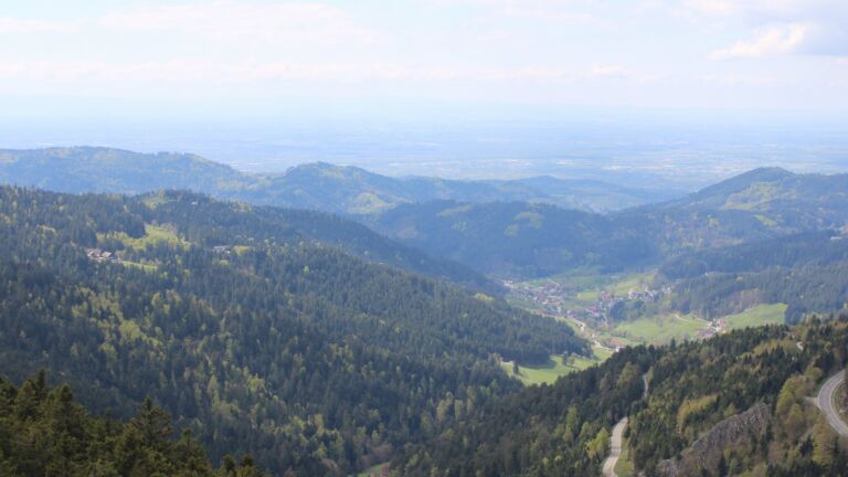 Dieses Bild zeigt eine Webcam-Aufnahme vom Achertal, aufgenommen am Dienstag, den 21.04.2026 um 14:40 Uhr. Die Temperatur betrug 5.2°C.