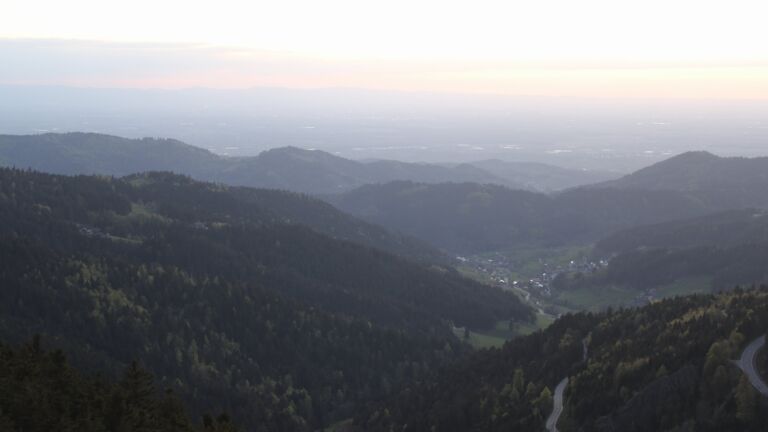 Dieses Bild zeigt eine Webcam-Aufnahme vom Achertal, aufgenommen am Montag, den 20.04.2026 um 20:40 Uhr. Die Temperatur betrug 4.9°C.