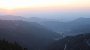 Dieses Bild zeigt eine Webcam-Aufnahme vom Achertal, aufgenommen am Mittwoch, den 04.03.2026 um 18:10 Uhr. Die Temperatur betrug 7.1°C.