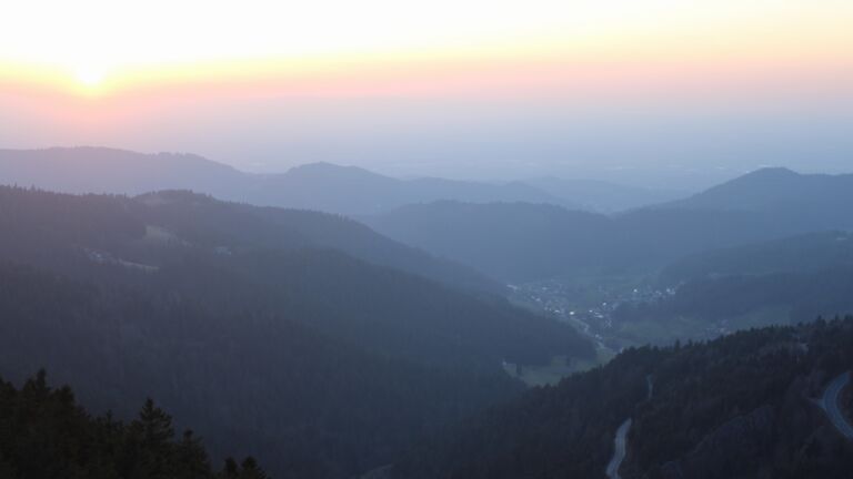 Dieses Bild zeigt eine Webcam-Aufnahme vom Achertal, aufgenommen am Mittwoch, den 04.03.2026 um 18:10 Uhr. Die Temperatur betrug 7.1°C.