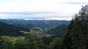 Dieses Bild zeigt eine Webcam-Aufnahme vom Achertal, aufgenommen am Mittwoch, den 10.06.2026 um 20:30 Uhr. Die Temperatur betrug 9.9°C.