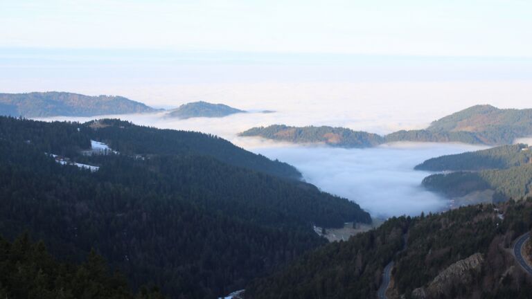 Dieses Bild zeigt eine Webcam-Aufnahme vom Achertal, aufgenommen am Donnerstag, den 22.01.2026 um 09:10 Uhr. Die Temperatur betrug 5.6°C.