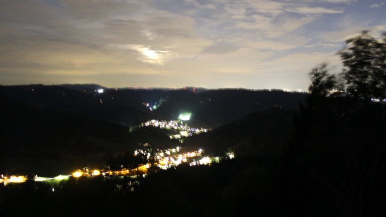 Dieses Bild zeigt eine Webcam-Aufnahme vom Achertal, aufgenommen am Donnerstag, den 17.09.2026 um 21:00 Uhr. Die Temperatur betrug 15°C.