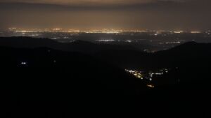 Dieses Bild zeigt eine Webcam-Aufnahme vom Achertal, aufgenommen am Samstag, den 21.03.2026 um 01:30 Uhr. Die Temperatur betrug 4.8°C.