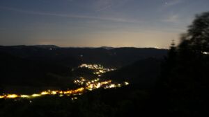 Dieses Bild zeigt eine Webcam-Aufnahme vom Achertal, aufgenommen am Freitag, den 22.05.2026 um 22:50 Uhr. Die Temperatur betrug 20.1°C.
