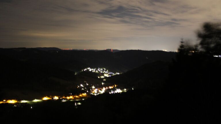 Dieses Bild zeigt eine Webcam-Aufnahme vom Achertal, aufgenommen am Montag, den 24.08.2026 um 04:40 Uhr. Die Temperatur betrug 12.7°C.