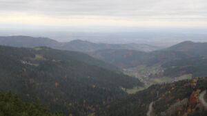 Dieses Bild zeigt eine Webcam-Aufnahme vom Achertal, aufgenommen am Samstag, den 01.11.2025 um 14:50 Uhr. Die Temperatur betrug 11.5°C.