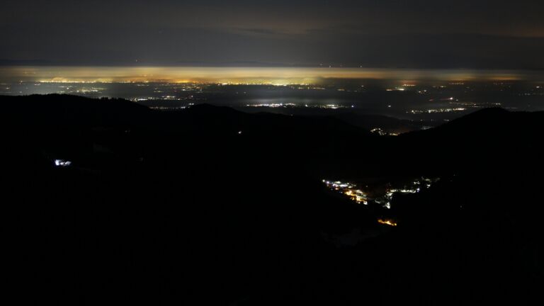 Dieses Bild zeigt eine Webcam-Aufnahme vom Achertal, aufgenommen am Sonntag, den 23.11.2025 um 03:00 Uhr. Die Temperatur betrug -4.1°C.