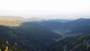 Dieses Bild zeigt eine Webcam-Aufnahme vom Achertal, aufgenommen am Montag, den 27.04.2026 um 06:50 Uhr. Die Temperatur betrug 13.4°C.