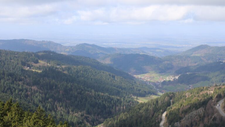 Dieses Bild zeigt eine Webcam-Aufnahme vom Achertal, aufgenommen am Donnerstag, den 12.03.2026 um 11:30 Uhr. Die Temperatur betrug 3.9°C.