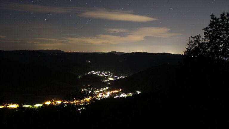 Dieses Bild zeigt eine Webcam-Aufnahme vom Achertal, aufgenommen am Dienstag, den 07.07.2026 um 23:40 Uhr. Die Temperatur betrug 20.8°C.