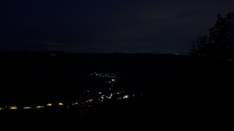 Dieses Bild zeigt eine Webcam-Aufnahme vom Achertal, aufgenommen am Mittwoch, den 10.06.2026 um 04:00 Uhr. Die Temperatur betrug 9.7°C.