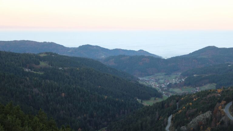 Dieses Bild zeigt eine Webcam-Aufnahme vom Achertal, aufgenommen am Freitag, den 07.11.2025 um 07:30 Uhr. Die Temperatur betrug 8.6°C.