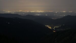 Dieses Bild zeigt eine Webcam-Aufnahme vom Achertal, aufgenommen am Sonntag, den 15.06.2025 um 03:30 Uhr. Die Temperatur betrug 19.4°C.