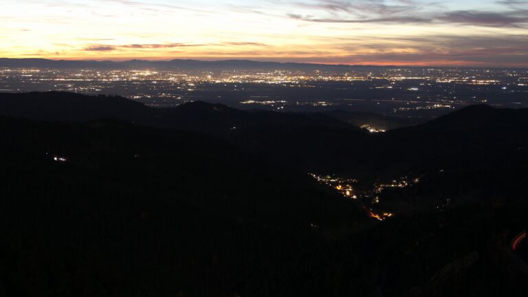 Dieses Bild zeigt eine Webcam-Aufnahme vom Achertal, aufgenommen am Dienstag, den 04.11.2025 um 18:00 Uhr. Die Temperatur betrug 10.9°C.