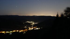 Dieses Bild zeigt eine Webcam-Aufnahme vom Achertal, aufgenommen am Donnerstag, den 13.08.2026 um 04:50 Uhr. Die Temperatur betrug 22.6°C.