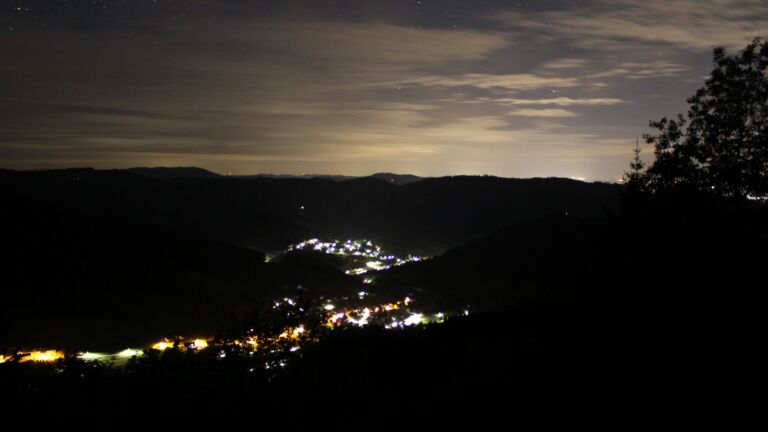 Dieses Bild zeigt eine Webcam-Aufnahme vom Achertal, aufgenommen am Mittwoch, den 13.05.2026 um 02:30 Uhr. Die Temperatur betrug 3.2°C.
