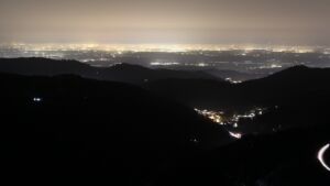 Dieses Bild zeigt eine Webcam-Aufnahme vom Achertal, aufgenommen am Freitag, den 06.03.2026 um 19:50 Uhr. Die Temperatur betrug 10.6°C.