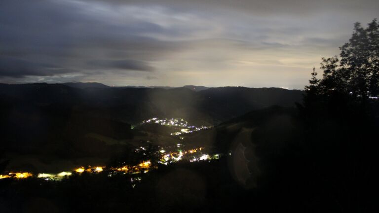 Dieses Bild zeigt eine Webcam-Aufnahme vom Achertal, aufgenommen am Freitag, den 05.06.2026 um 03:30 Uhr. Die Temperatur betrug 9°C.