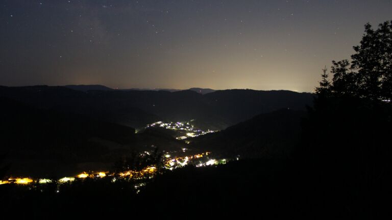 Dieses Bild zeigt eine Webcam-Aufnahme vom Achertal, aufgenommen am Montag, den 22.06.2026 um 03:20 Uhr. Die Temperatur betrug 25°C.