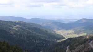 Dieses Bild zeigt eine Webcam-Aufnahme vom Achertal, aufgenommen am Donnerstag, den 12.03.2026 um 12:40 Uhr. Die Temperatur betrug 6.2°C.