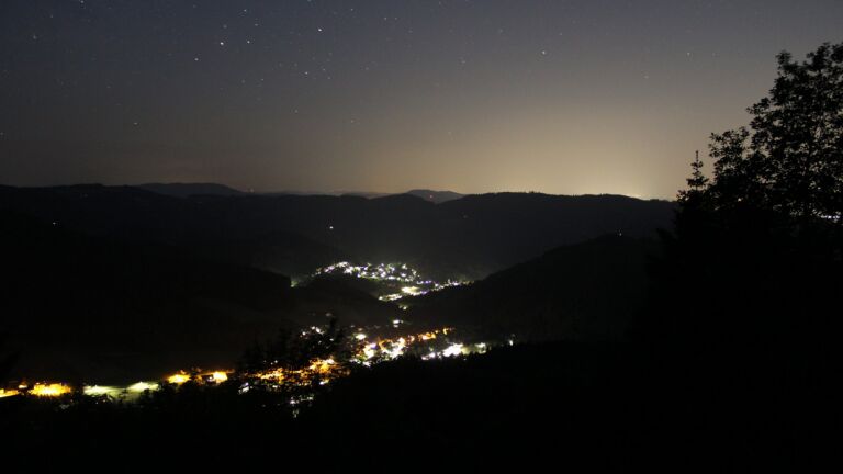 Dieses Bild zeigt eine Webcam-Aufnahme vom Achertal, aufgenommen am Mittwoch, den 27.05.2026 um 03:30 Uhr. Die Temperatur betrug 22.1°C.