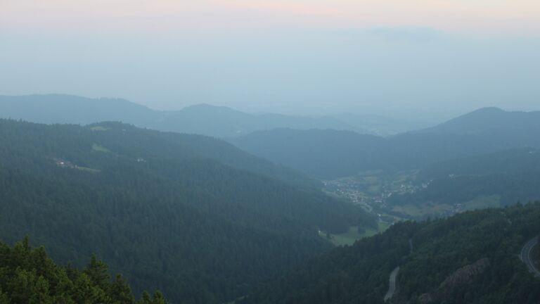 Dieses Bild zeigt eine Webcam-Aufnahme vom Achertal, aufgenommen am Mittwoch, den 11.06.2025 um 05:30 Uhr. Die Temperatur betrug 11.4°C.