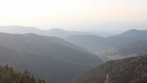 Dieses Bild zeigt eine Webcam-Aufnahme vom Achertal, aufgenommen am Donnerstag, den 26.02.2026 um 17:10 Uhr. Die Temperatur betrug 12.1°C.