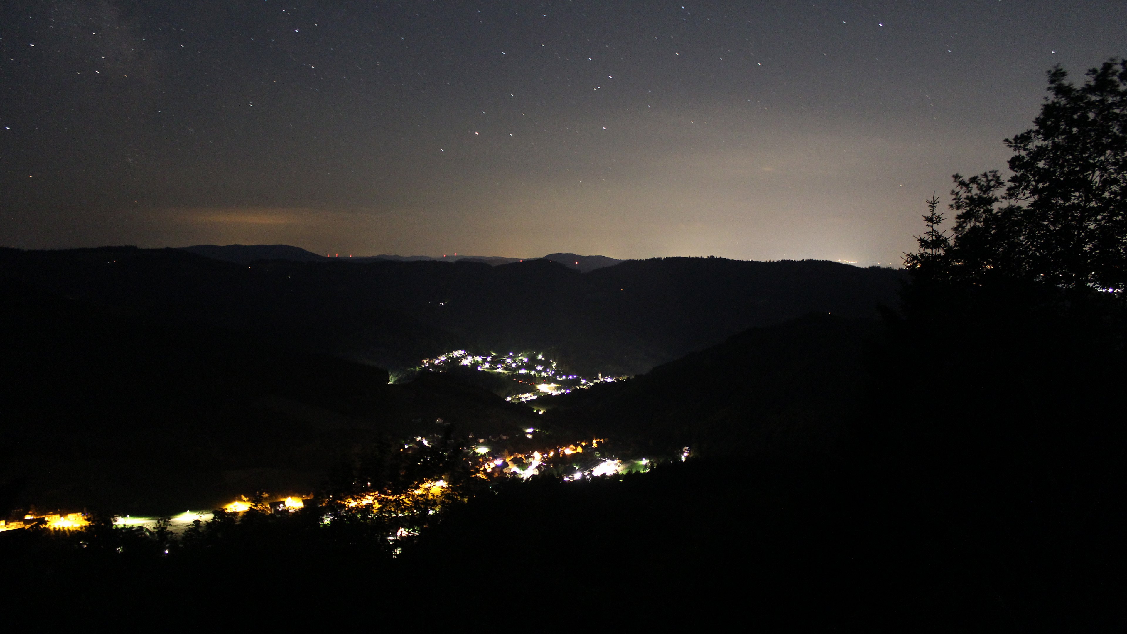 Dieses Bild zeigt eine Webcam-Aufnahme vom Achertal, aufgenommen am Freitag, den 19.06.2026 um 02:50 Uhr. Die Temperatur betrug 25.5°C.