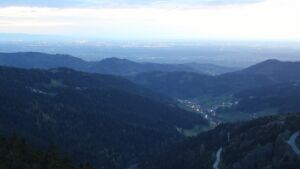 Dieses Bild zeigt eine Webcam-Aufnahme vom Achertal, aufgenommen am Dienstag, den 22.04.2025 um 21:00 Uhr. Die Temperatur betrug 9.4°C.